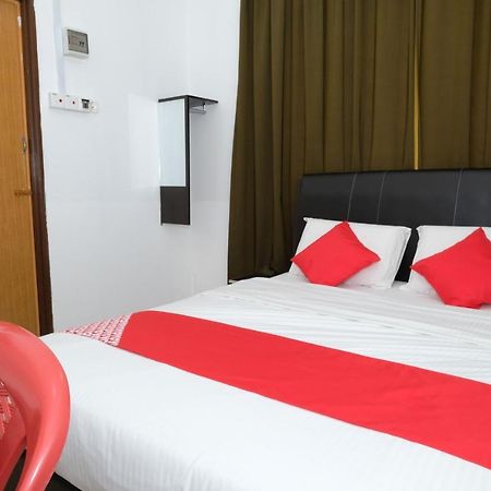 Oyo 905 Hotel De'Light Villa Кота-Бару Екстер'єр фото