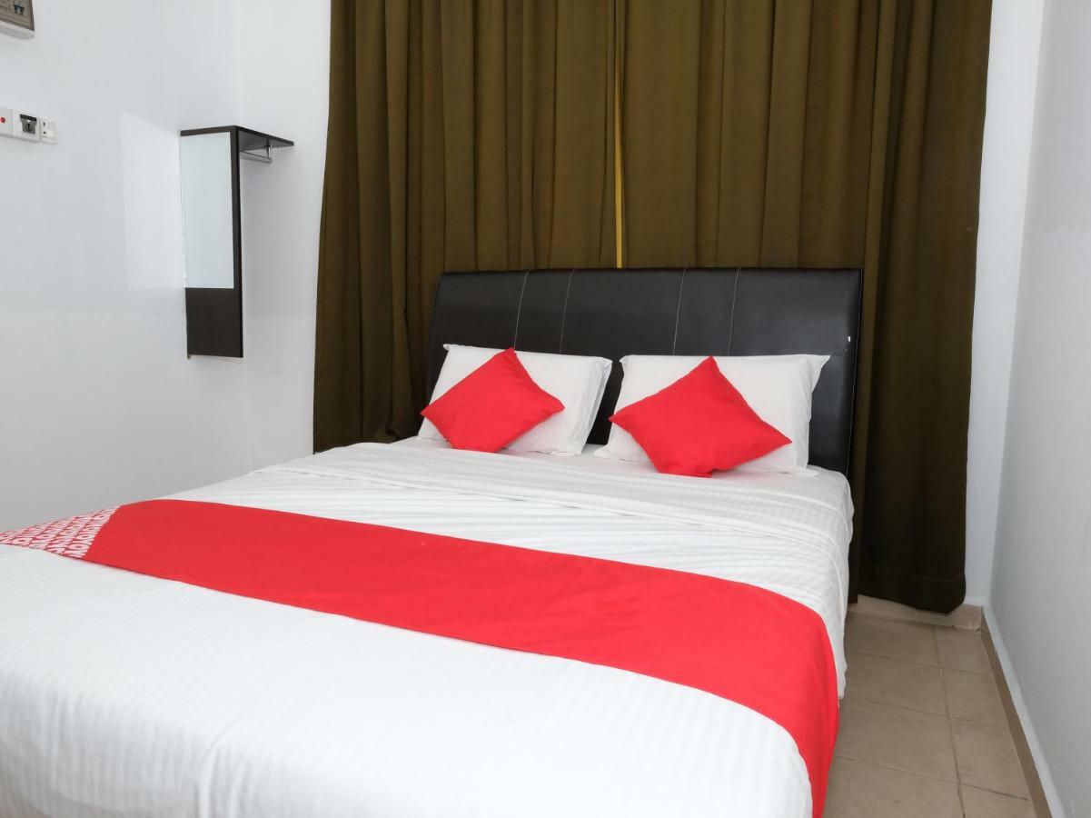 Oyo 905 Hotel De'Light Villa Кота-Бару Екстер'єр фото